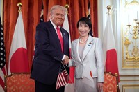Премьер Японии отклонила просьбу Трампа запретить импорт российского газа – СМИ