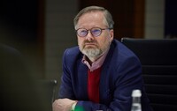 В Чехии уходит в отставку правительство премьера Фиалы, активно поддерживавшее Украину
