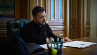 Зеленский ввел санкции против Миндича и Цукермана