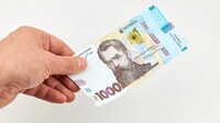 С сегодняшнего дня начинается вторая волна выплат «зимней» тысячи: кто получит деньги