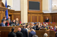 В Раде депутаты-оппозиционеры снова блокировали трибуну, заседание сорвалось