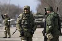 Войска рф вывезли около полусотни жителей пограничного села на Сумщине – СМИ