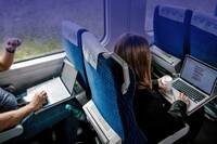 В поездах УЗ дальнего сообщения начали тестировать услугу Wi-Fi