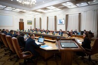 Кабмин из-за непогоды предлагает перевести учебные заведения на дистанционку или продлить каникулы