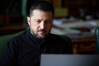 Зеленский предлагает Раде продлить военное положение и мобилизацию