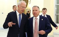 Спецпредставители США и россии провели переговоры во Флориде