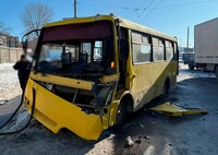 В Киеве произошло тройное ДТП с участием маршрутки, есть пострадавшие