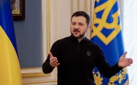 Зеленский отреагировал на заявления о возможности объявления выборов и визите украинской делегации в рф