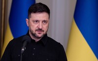«Не время для политики»: Зеленский ответил, рассматривает ли возможность увольнения Залужного за критику