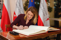 Глава Европарламента подписала соглашение о предоставлении Украине займ на 90 млрд евро