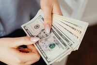 Нацбанк поднял курс доллара США до нового исторического максимума