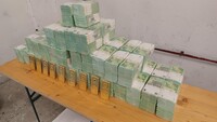 Венгры показали фото наличных и золота, якобы изъятых у украинских инкассаторов