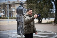 Зеленский приехал на Донетчину и предупредил о новой попытке наступления рф весной