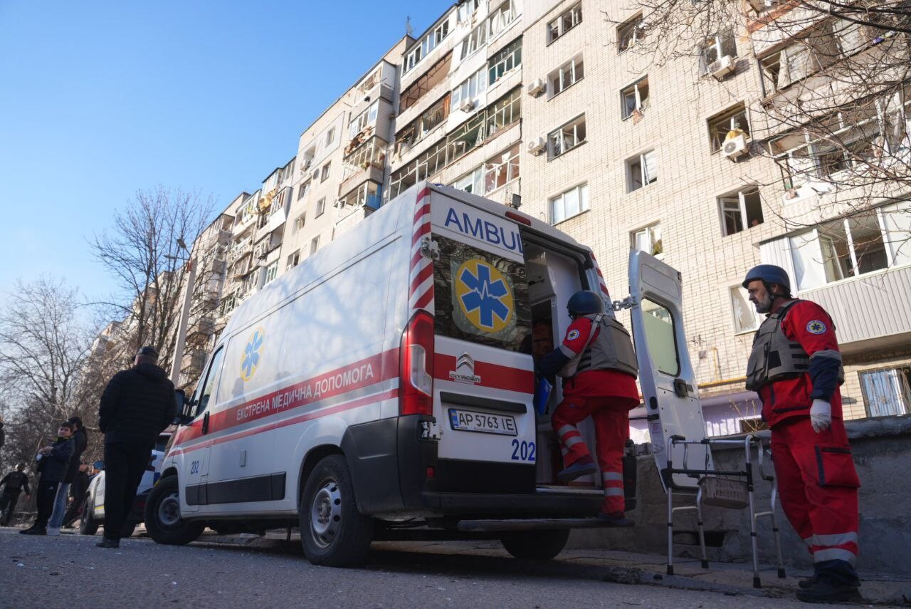 Войска рф атаковали жилой район Запорожья, есть жертва и раненые