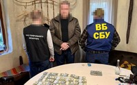 Двух высокопоставленных чиновников областных управлений СБУ разоблачили на взятке