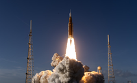 Корабль миссии Artemis II вышел за пределы орбиты Земли