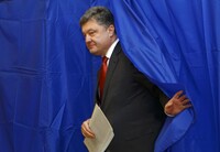 Порошенко предлагает снимать с выборов кандидатов, пойманных на подкупе избирателей