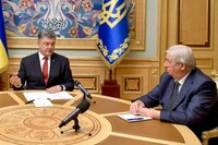 Порошенко рассмотрит вопрос увольнения Шокина
