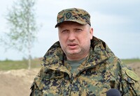 Турчинов пригрозил возвращением отведенной техники на предыдущие рубежи
