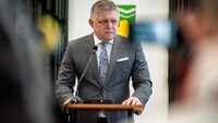 Фицо заявил, что Литва и Латвия запретили пролет его самолета в Москву