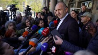 На выборах в Болгарии лидирует партия пророссийского экспрезидента Радева