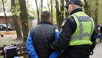 В Хмельницком мужчина устроил стрельбу посреди жилого двора