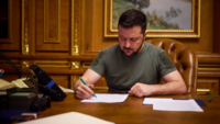 Зеленский предложил Раде продлить военное положение и мобилизацию