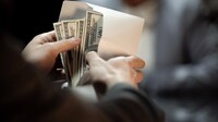 НАБУ и САП разоблачили на взятке работников СБУ, требовавших $110 тысяч