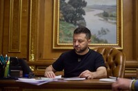 Зеленский ввел санкции против лиц, причастных к похищению украинских детей и теневого флота рф