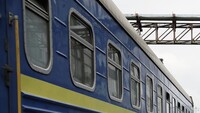 На Львовщине поезд сошёл с рельсов после столкновения с автокраном, есть погибший и пострадавшие