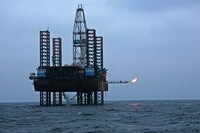 РФ устанавливает нефтяную буровую платформу в экономической зоне Украины в Черном море