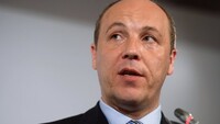 Парубий предлагает ввести визовый режим с Россией