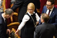 Тимошенко требует отставки премьера или досрочных выборов