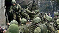 Россия продолжает перебрасывать на Донбасс военных и технику