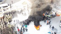Под АП начались столкновения, горят шины
