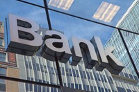 Украинцы продолжили выметать валюту из банков