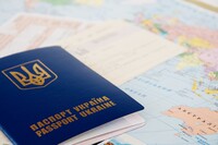 Еврокомиссия официально предложила отменить визы для украинцев