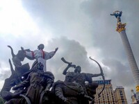Кабмин, Верховная Рада и украинцы массово облачились в вышиванки