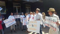 Под ГПУ активисты требуют арестовать мэров Бучи и Ирпеня