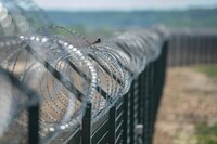 Норвегия строит 200-метровую стену на границе с РФ