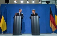 Порошенко и Меркель провели телефонные переговоры и обсудили ситуацию на Донбассе