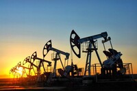 Цены на нефть выросли более чем на 2% после взаимных ударов между США и Ираном
