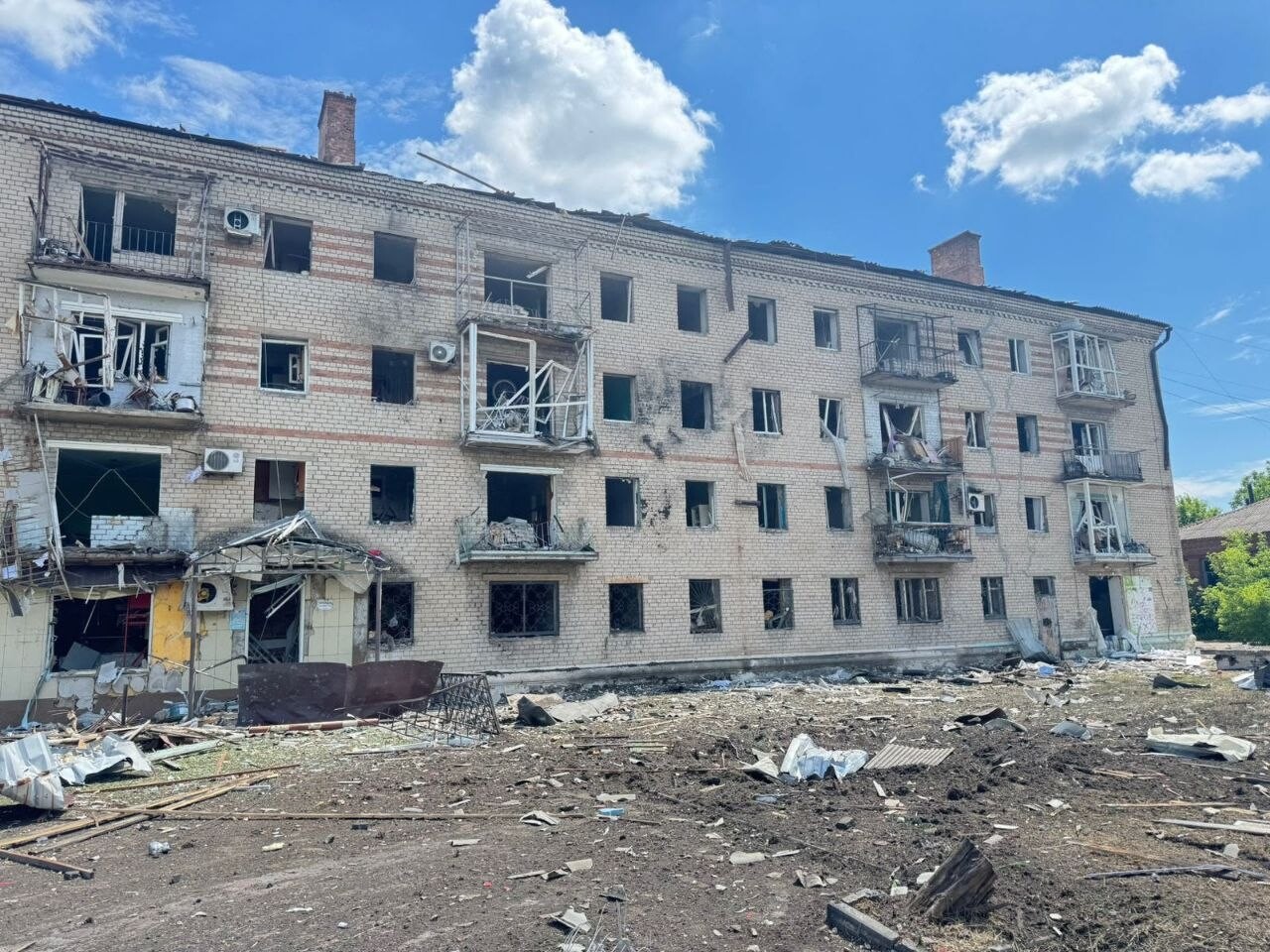 В Славянске возросло количество раненых в результате авиаудара, среди них есть ребенок