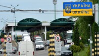 На границе с Польшей образовались 12-часовые очереди на въезд в Украину