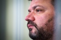 Суд продлил арест Медянику и он объявил голодовку