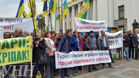 Под Радой началась забастовка аграриев