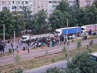 В Львове во время массовой потасовки толпа перевернула автомобиль ТЦК: что известно