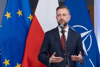 Министр обороны Польши призвал выгнать молодых украинцев, «пригодных к боевым действиям»