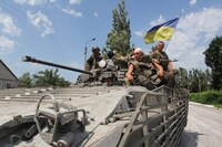 Бойцы ВСУ подняли украинский флаг в центре Константиновки – видео