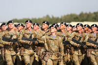 В 2017 году зарплаты украинских военных будут увеличены на 10%